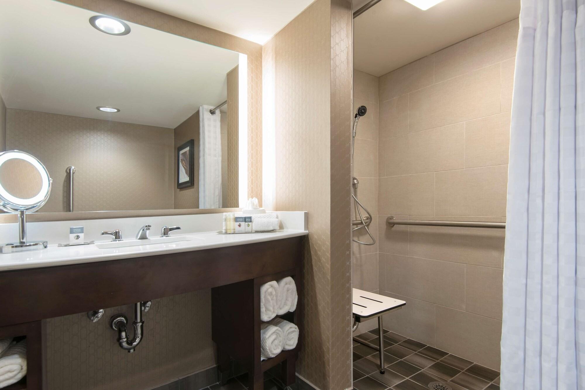 Hotel Doubletree By Hilton Schenectady Esterno foto